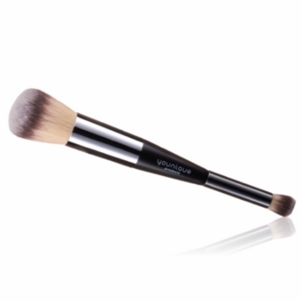 Powder, concealer brush